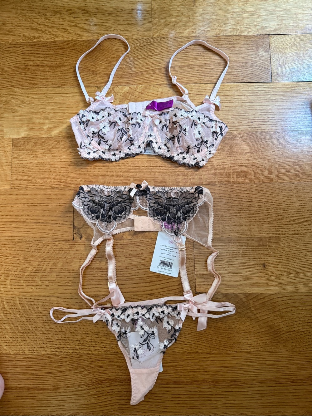 Agent Provocateur LAgent Katy Floral Bra Thong Suspender Set 34C M NWT